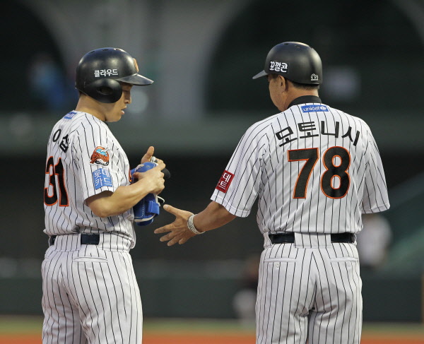 손아섭선수의 3루타 장면